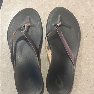 Dark Brown Olukai Women’s Ho'opic Leather Thong Sandals